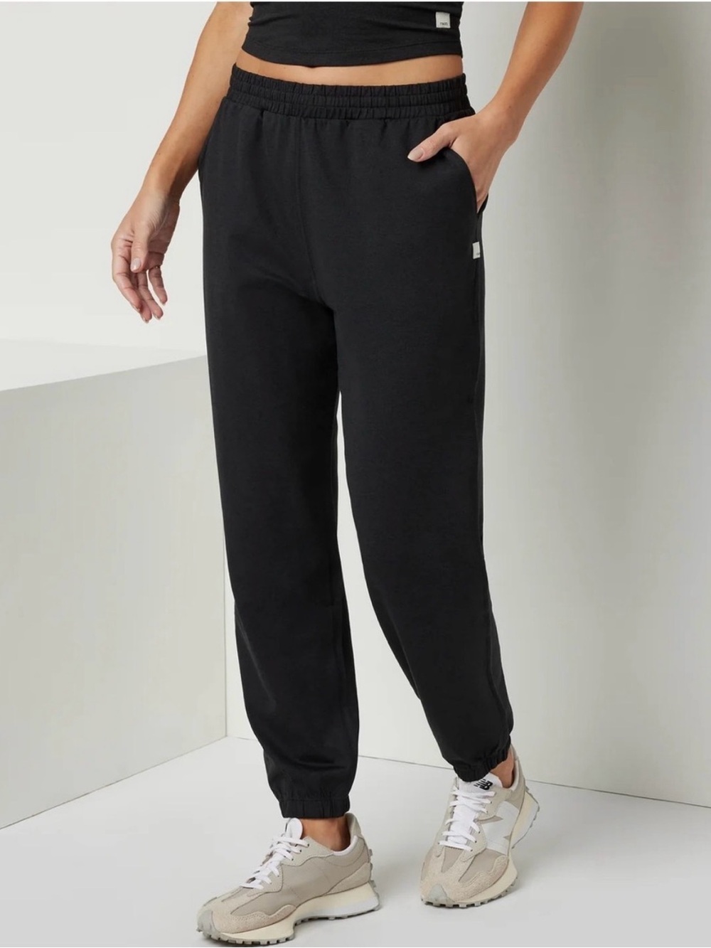 Great Condition Black Women's Vuori Boyfriend Jogger Pants